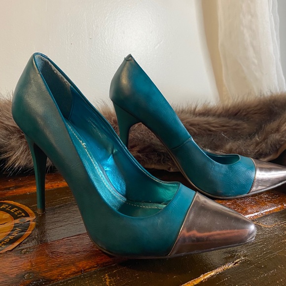 Teal Leather Silver Toe pumps by diba boutique - Picture 3 of 10